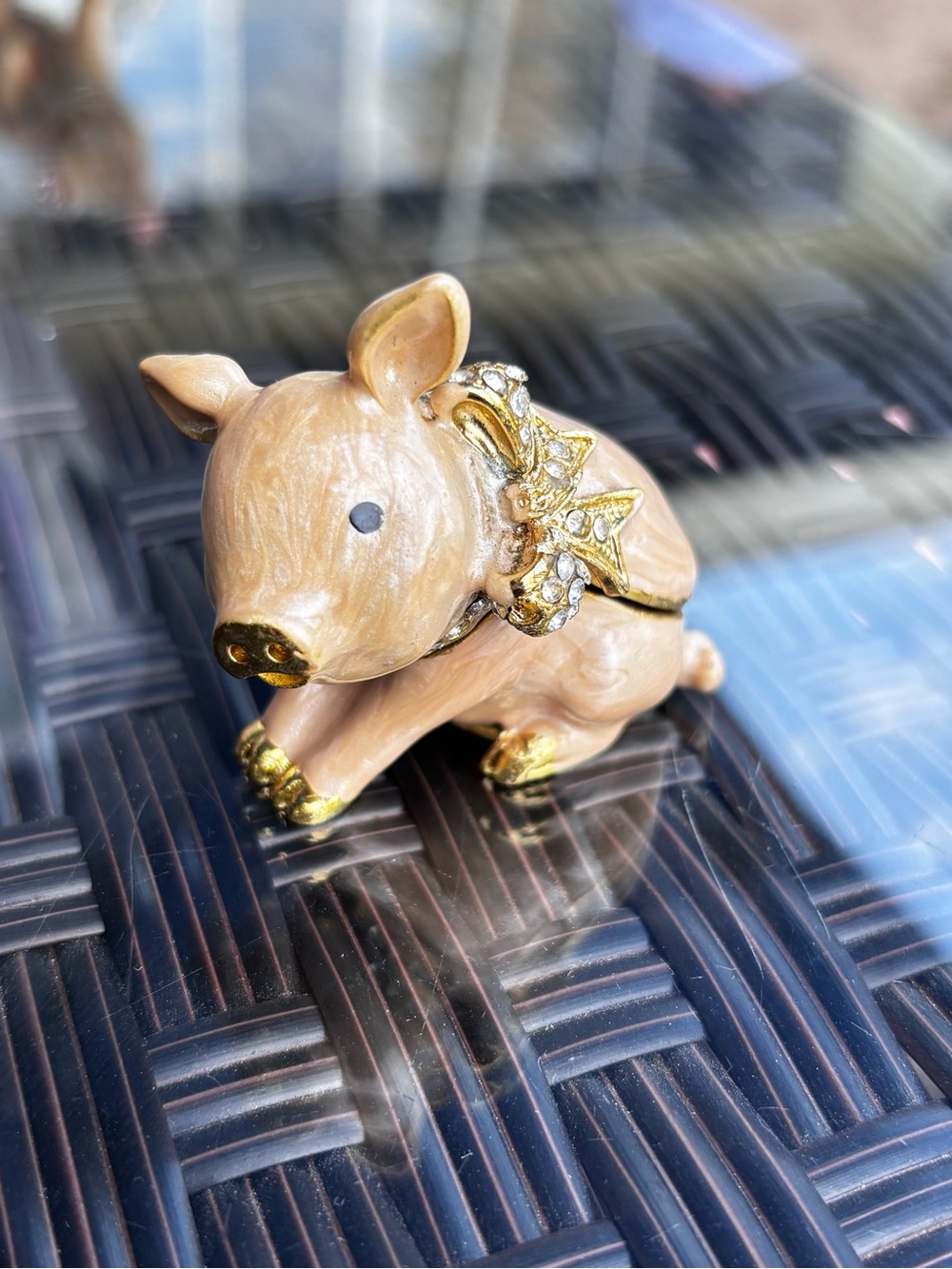 Pink pig trinket